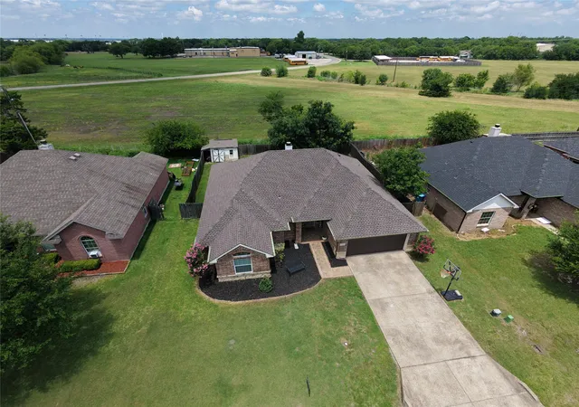 Photo 2 of Sale Pending at 106 Meadowlark Dr, Palmer, TX 75152 | MLS# 21305897 | Listing updated on 2026-07-20