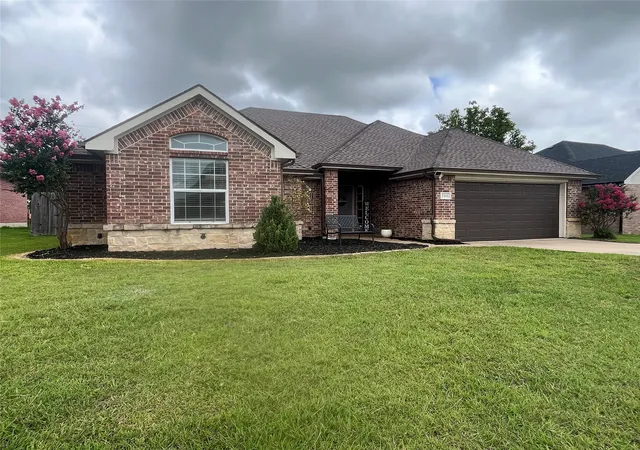 Photo 3 of Sale Pending at 106 Meadowlark Dr, Palmer, TX 75152 | MLS# 21305897 | Listing updated on 2026-07-20