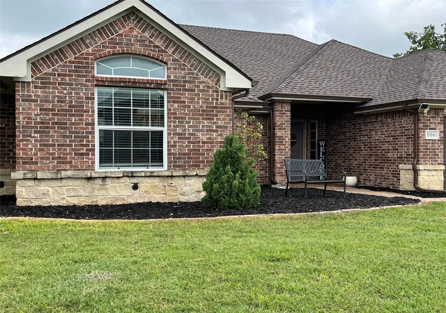Photo 4 of Sale Pending at 106 Meadowlark Dr, Palmer, TX 75152 | MLS# 21305897 | Listing updated on 2026-07-20