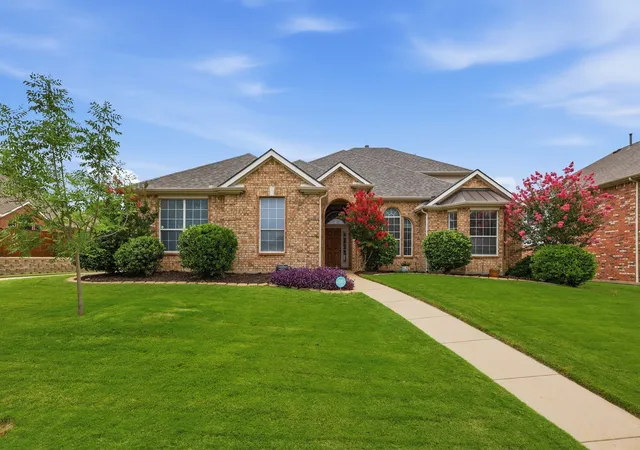 Photo 2 of Sale Pending at 1818 Clear Summit Ln, Mansfield, TX 76063 | MLS# 21294412 | Listing updated on 2026-07-15
