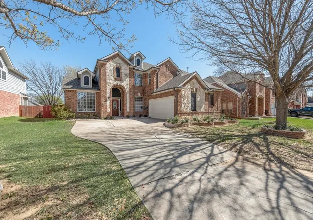 2nd image of 515 Suffolk Dr, Grand Prairie, TX 75052 | MLS# 21305912
