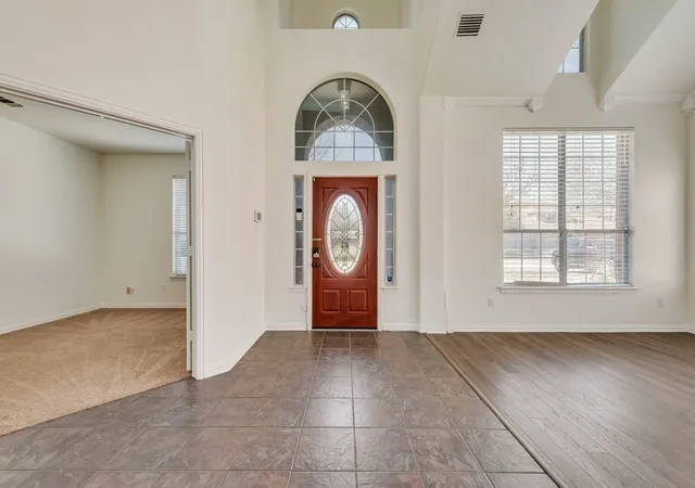 4th image of 515 Suffolk Dr, Grand Prairie, TX 75052 | MLS# 21305912