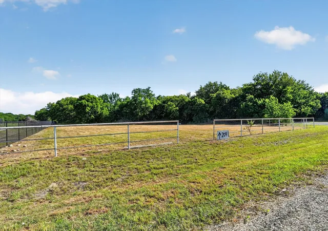 Homes for sale in Alvarado, TX | 2041 Hudson Ct, Alvarado, TX 76009 | MLS# 21299870