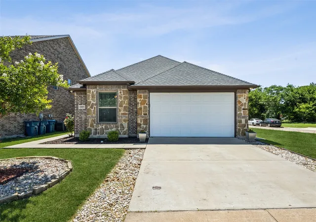 Photo 2 of Single family home for sale at 2405 La Costa Dr, Rowlett, TX 75088 | MLS# 21303538 | Listing updated on 2026-08-21