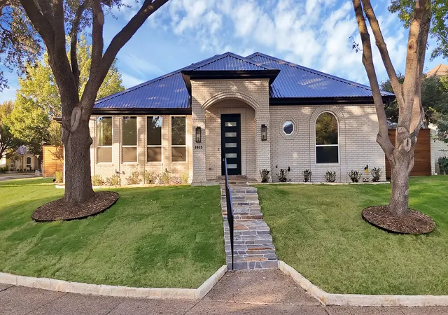 Photo 1 of Sale Pending at 1913 Crockett Cir, Irving, TX 75038 | MLS# 21305598 | Listing updated on 2026-07-09