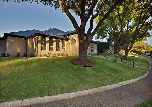 Photo 2 of Sale Pending at 1913 Crockett Cir, Irving, TX 75038 | MLS# 21305598 | Listing updated on 2026-07-09