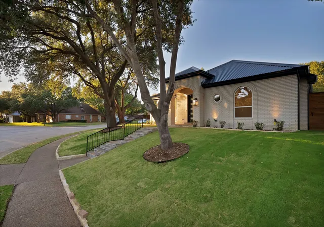 Photo 3 of Sale Pending at 1913 Crockett Cir, Irving, TX 75038 | MLS# 21305598 | Listing updated on 2026-07-09