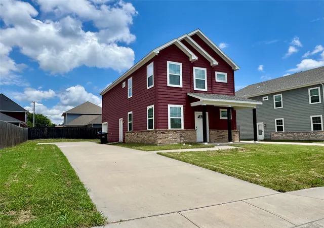 Photo 1 of Single family home for sale at 3322 Pickett St, Greenville, TX 75401 | MLS# 21298202 | Listing updated on 2026-07-14