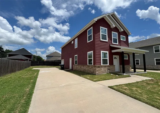 Photo 2 of Single family home for sale at 3322 Pickett St, Greenville, TX 75401 | MLS# 21298202 | Listing updated on 2026-07-14