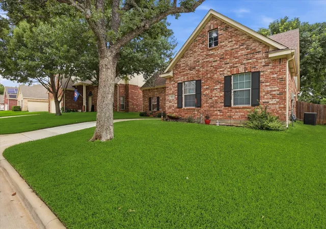 Homes for sale in Lake Dallas, TX | 523 Clancy Ln, Lake Dallas, TX 75065 | MLS# 21305522