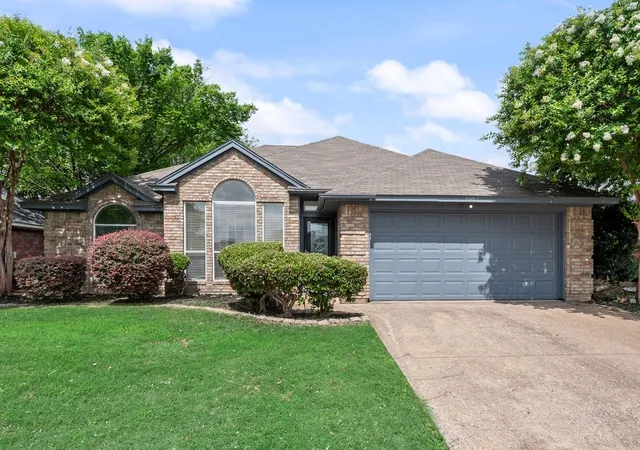Homes for sale in Euless, TX | 2907 Clairemont Ln, Euless, TX 76039 | MLS# 21303843