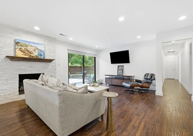 Photo 4 of Single family home for sale at 10469 Sinclair Ave, Dallas, TX 75218 | MLS# 21305704 | Listing updated on 2026-08-27
