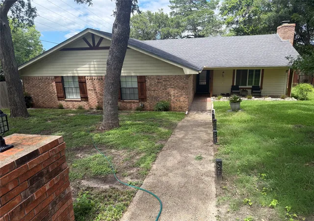Homes for sale in Woodway, TX | 9902 Townridge Dr, Woodway, TX 76712 | MLS# 21306001