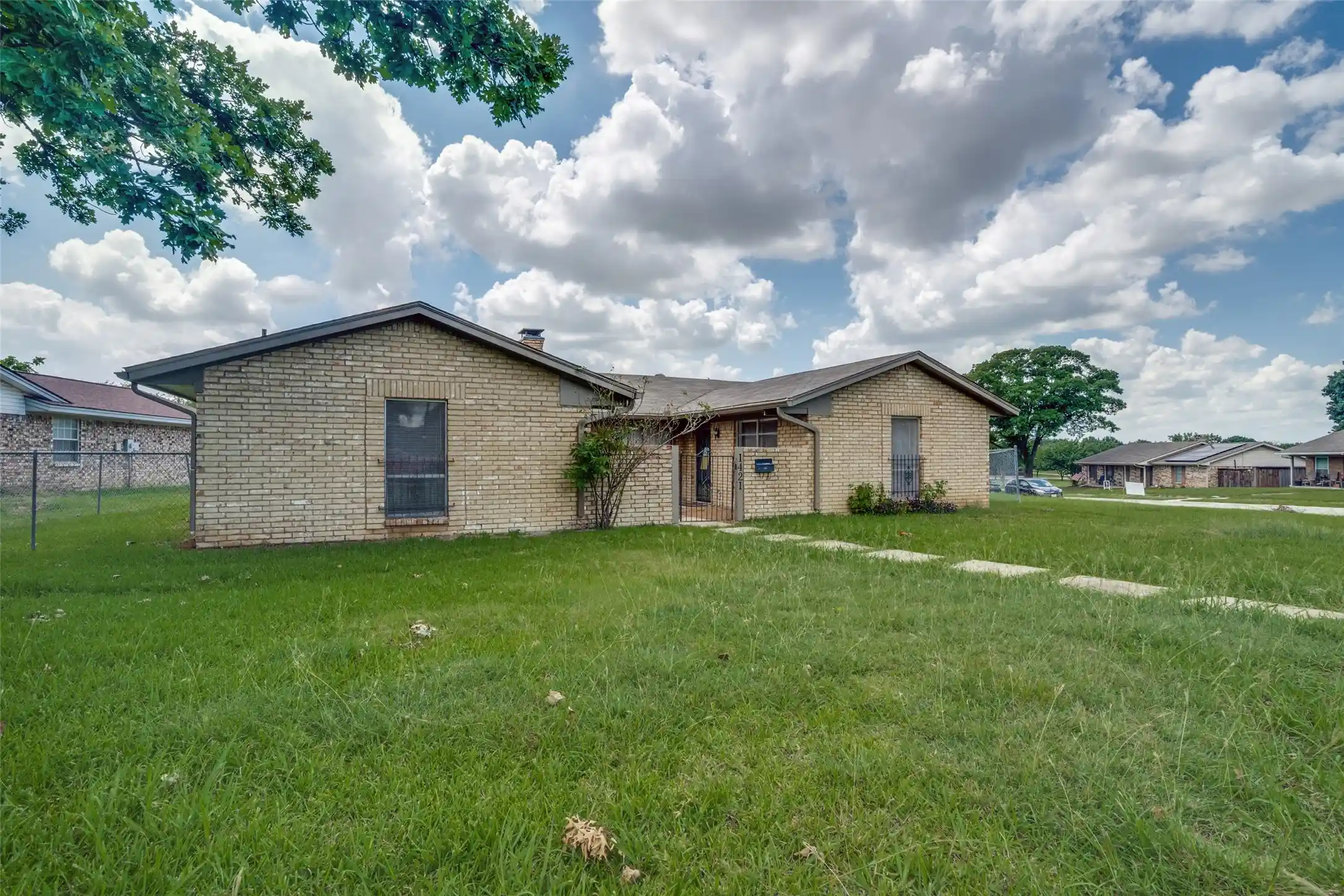 Photo 1 of Single family home for sale at 1421 Mount Vernon Dr, Mesquite, TX 75149 | MLS# 21305987 | Listing updated on 2026-10-23