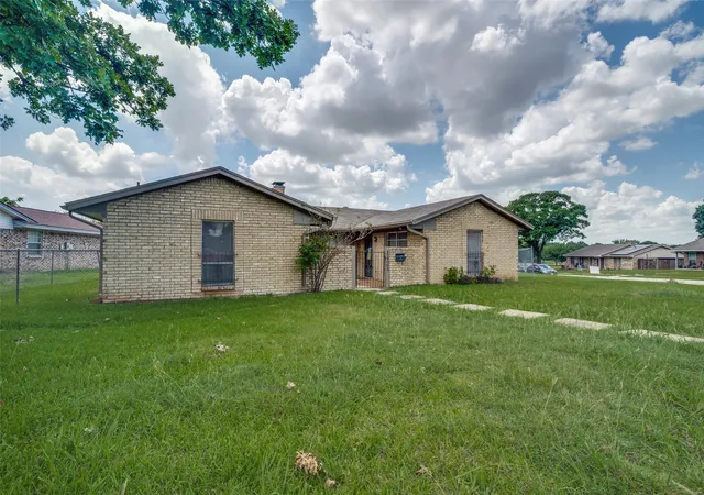 Photo 1 of Single family home for sale at 1421 Mount Vernon Dr, Mesquite, TX 75149 | MLS# 21305987 | Listing updated on 2026-07-10
