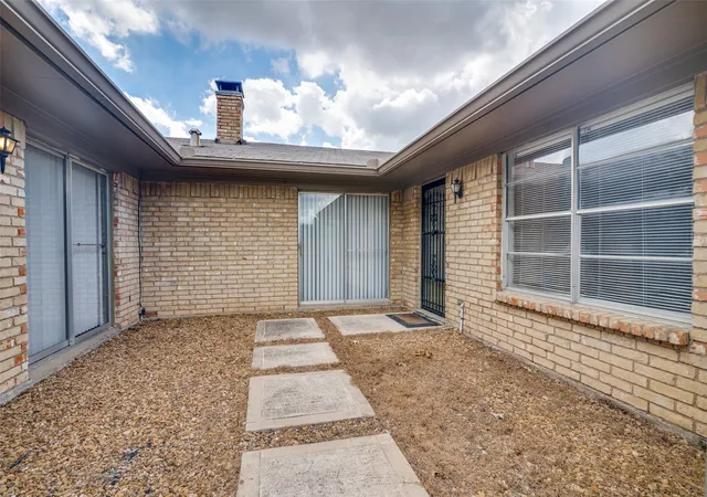 Photo 3 of Single family home for sale at 1421 Mount Vernon Dr, Mesquite, TX 75149 | MLS# 21305987 | Listing updated on 2026-07-10