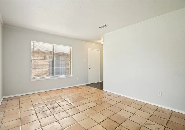 Photo 3 of Single family home for sale at 1421 Mount Vernon Dr, Mesquite, TX 75149 | MLS# 21305987 | Listing updated on 2026-07-10