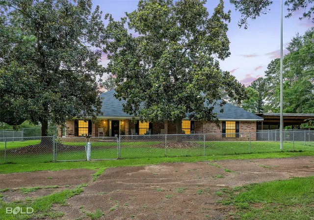 Photo 3 of Single family home for sale at 113 Rebel Rd, Vivian, LA 71082 | MLS# 21305901 | Listing updated on 2026-10-01