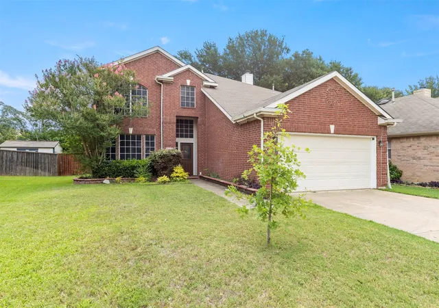 Photo 2 of Single family home for sale at 903 Summerbrook Dr, Euless, TX 76040 | MLS# 21305727 | Listing updated on 2026-08-03