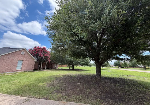 Photo 3 of Single family home for sale at 610 Cross Fence Dr, Mc Kinney, TX 75069 | MLS# 21304075 | Listing updated on 2026-08-22