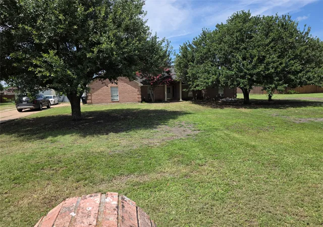 Photo 3 of Single family home for sale at 610 Cross Fence Dr, Mc Kinney, TX 75069 | MLS# 21304075 | Listing updated on 2026-08-22