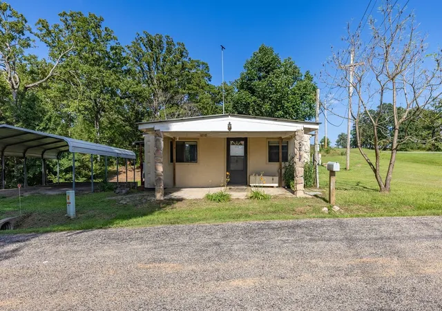 Homes for sale in Scroggins, TX | 102 Sandy Main Rd, Scroggins, TX 75480 | MLS# 21304579