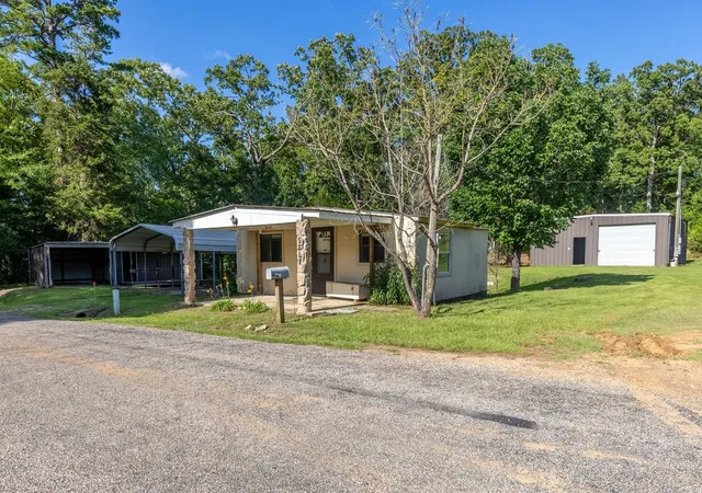 Homes for sale in Scroggins, TX | 102 Sandy Main Rd, Scroggins, TX 75480 | MLS# 21304579