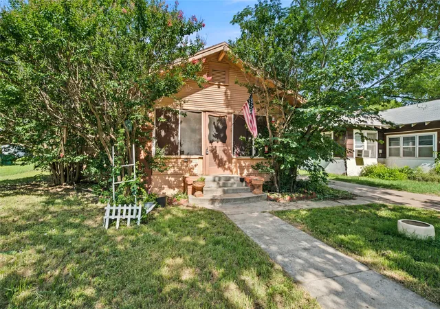 Homes for sale in Eastland, TX | 1307 S Seaman St, Eastland, TX 76448 | MLS# 21300441
