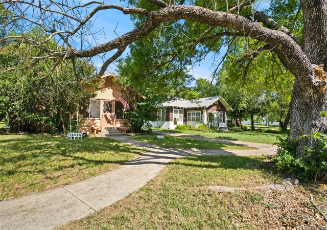 Photo 3 of Single family home for sale at 1307 S Seaman St, Eastland, TX 76448 | MLS# 21300441 | Listing updated on 2026-08-22