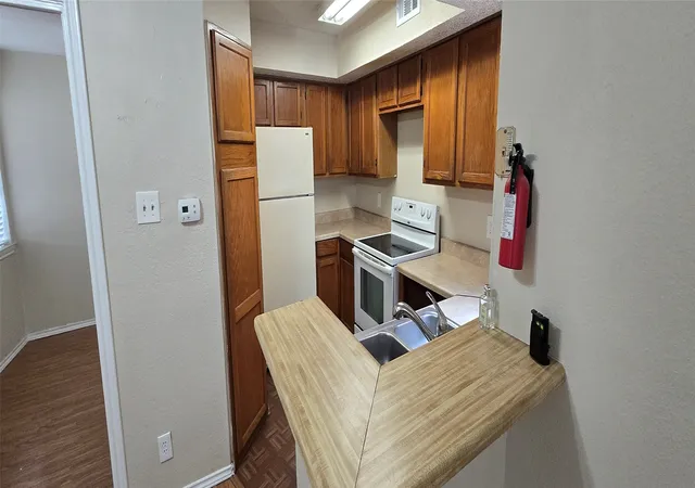 Photo 3 of Condo for sale at 9805 Walnut St #204, Dallas, TX 75243 | MLS# 21306177 | Listing updated on 2026-08-22