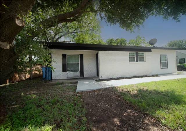 Homes for sale in Alvarado, TX | 107 W Purdom Ave, Alvarado, TX 76009 | MLS# 21305421