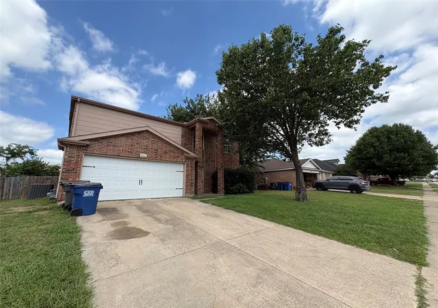 Photo 2 of Single family home for sale at 1817 Berkeley Dr, Red Oak, TX 75154 | MLS# 21306216 | Listing updated on 2026-07-07