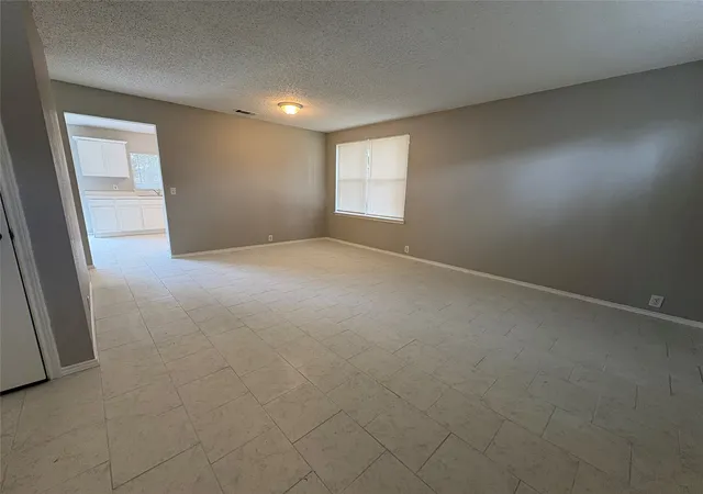 Photo 3 of Single family home for sale at 1817 Berkeley Dr, Red Oak, TX 75154 | MLS# 21306216 | Listing updated on 2026-07-07