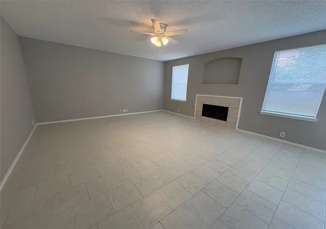 Photo 4 of Single family home for sale at 1817 Berkeley Dr, Red Oak, TX 75154 | MLS# 21306216 | Listing updated on 2026-07-07