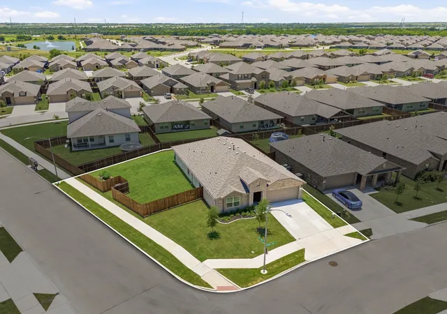 Photo 1 of Sale Pending at 601 Emmons Creek St, Justin, TX 76247 | MLS# 21303329 | Listing updated on 2026-07-24