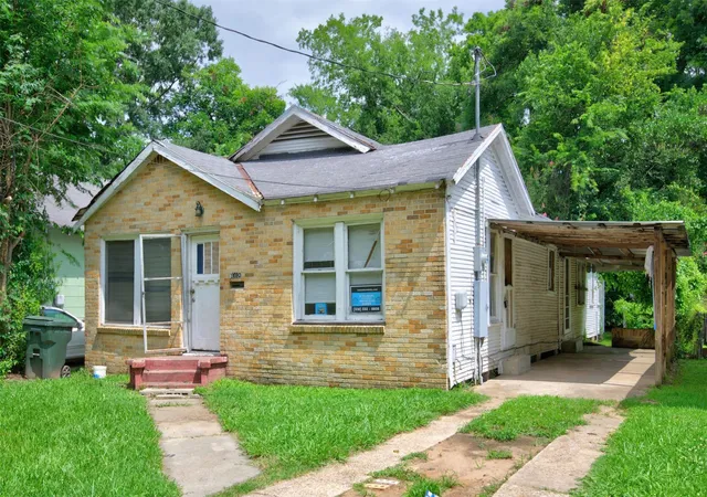 Single family home for sale at 1920 Abbie St, Shreveport, LA 71103 | MLS# 21306232