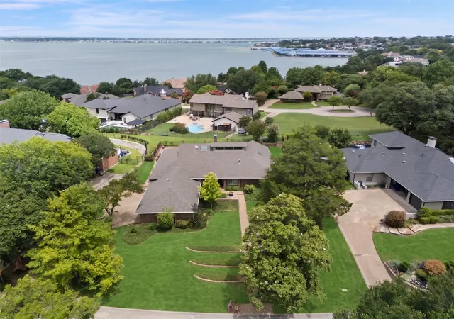Photo 2 of Single family home for sale at 126 Shepherds Glen Rd, Rockwall, TX 75032 | MLS# 21295274 | Listing updated on 2026-08-28
