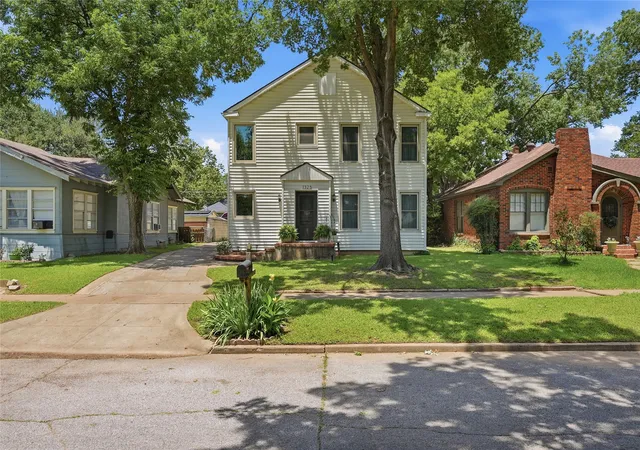 Photo 1 of Single family home for sale at 1325 W Main St, Denison, TX 75020 | MLS# 21305771 | Listing updated on 2026-09-25