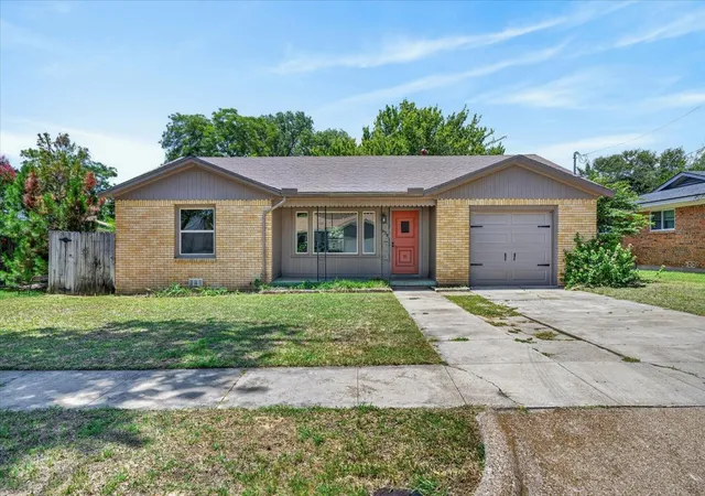 Homes for sale in Stephenville, TX | 1030 Isla, Stephenville, TX 76401 | MLS# 21304995