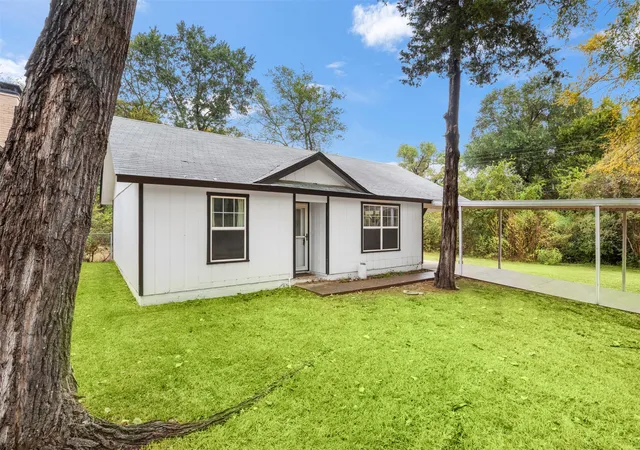 Homes for sale in Tool, TX | 521 Hilltop Dr, Tool, TX 75143 | MLS# 21301659