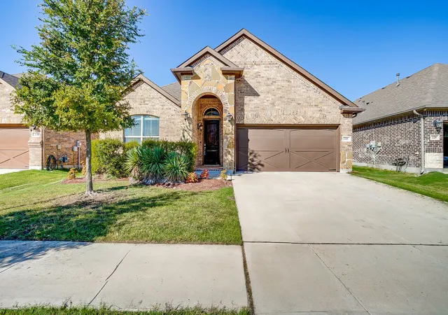 Photo 1 of Single family home for sale at 225 Palmerston Dr, Aledo, TX 76008 | MLS# 21304299 | Listing updated on 2026-07-20