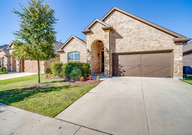 Photo 2 of Single family home for sale at 225 Palmerston Dr, Aledo, TX 76008 | MLS# 21304299 | Listing updated on 2026-07-20