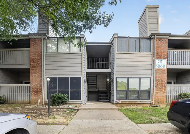 Photo 3 of Condo for sale at 2101 Count Fleet Dr #511, Arlington, TX 76011 | MLS# 21305501 | Listing updated on 2026-10-08
