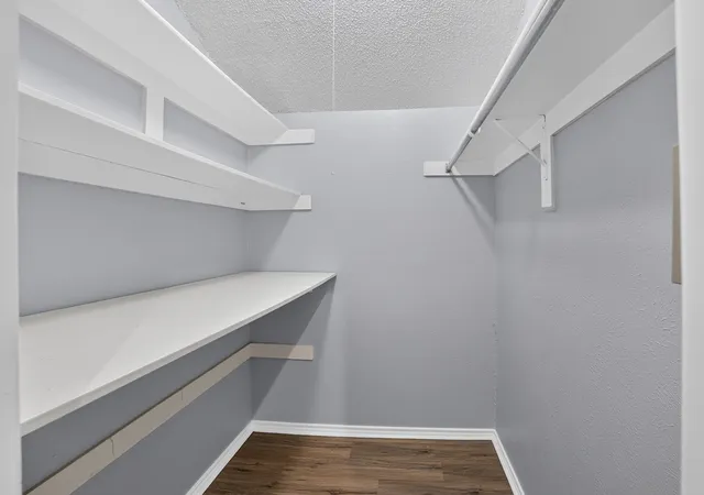 Listing Photo 4 - Condo for sale in building located at 2101 Count Fleet Dr, Arlington, TX 76011 - Unit #511