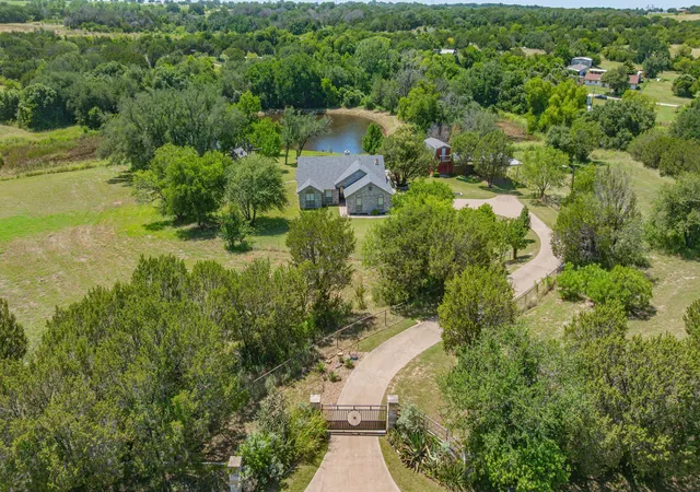Homes for sale in Tolar, TX | 5500 Friendship Rd, Tolar, TX 76476 | MLS# 21305806