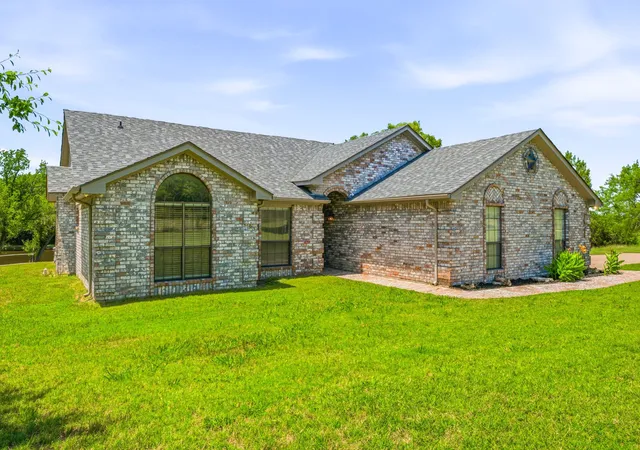 Homes for sale in Tolar, TX | 5500 Friendship Rd, Tolar, TX 76476 | MLS# 21305806