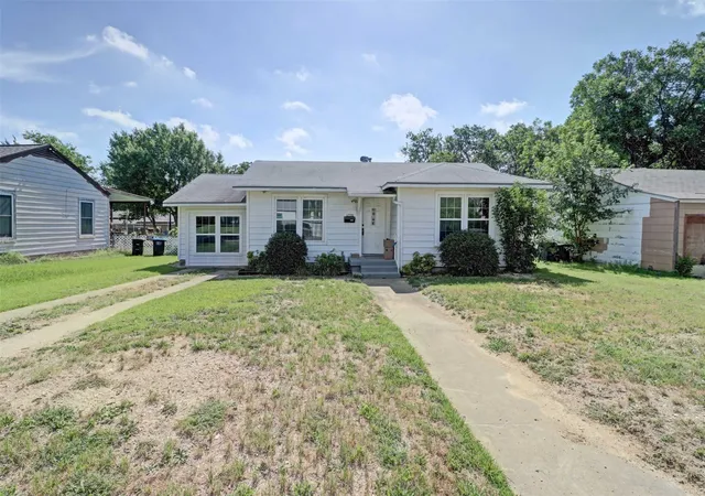 1st image of 4709 Marks Pl, Fort Worth, TX 76116 | MLS# 21306276
