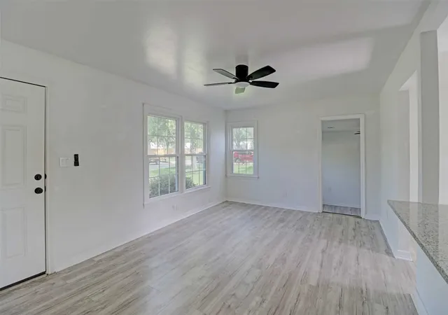 2nd image of 4709 Marks Pl, Fort Worth, TX 76116 | MLS# 21306276