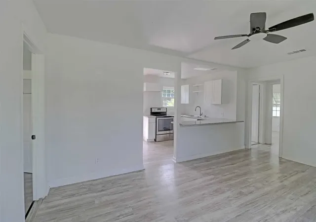 3rd image of 4709 Marks Pl, Fort Worth, TX 76116 | MLS# 21306276