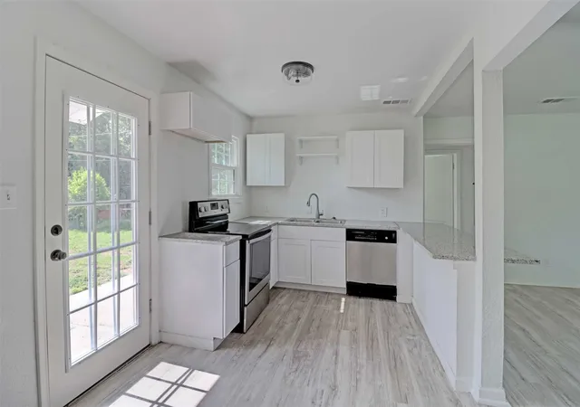 5th image of 4709 Marks Pl, Fort Worth, TX 76116 | MLS# 21306276